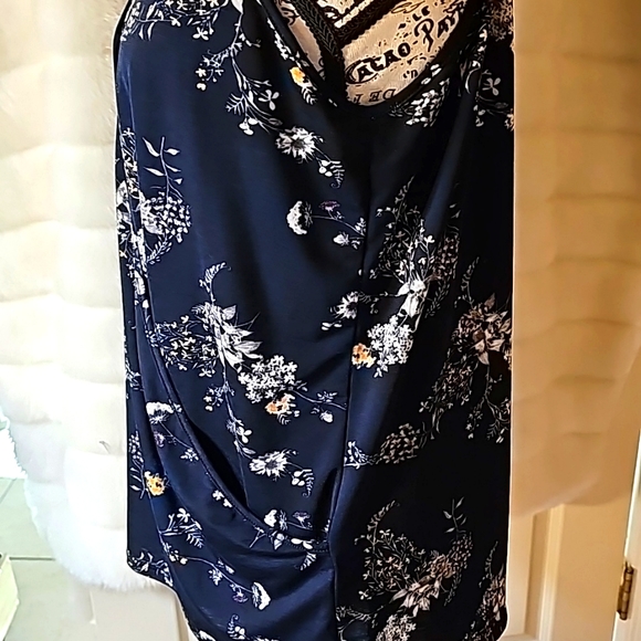 PaperMoon Navy Floral Sleeveless Top Size Medium – Polyester Spandex Blend - Picture 6 of 9
